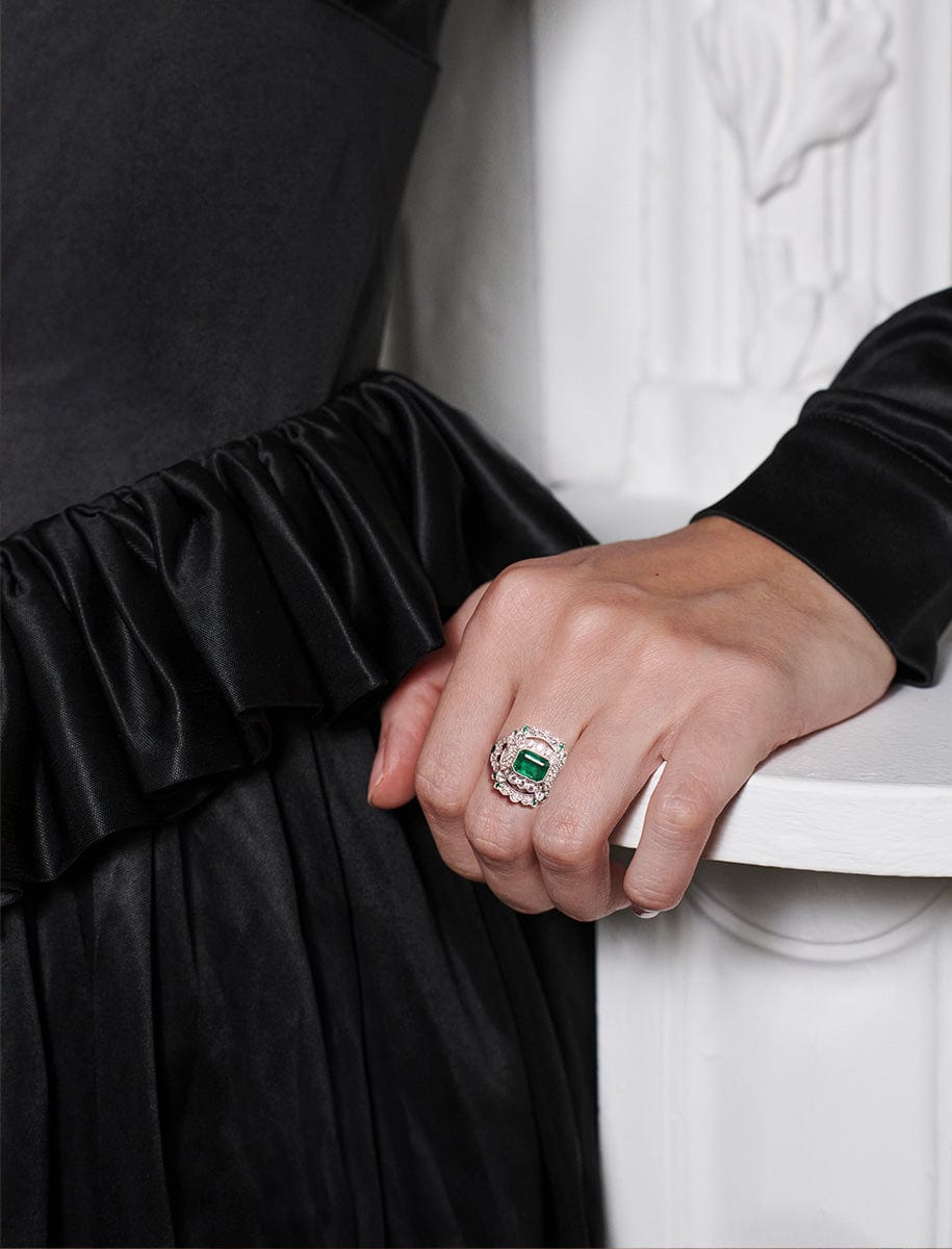Bague avec émeraude en or - France