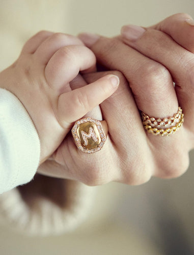 Love Letter Signet ring gold and diamonds